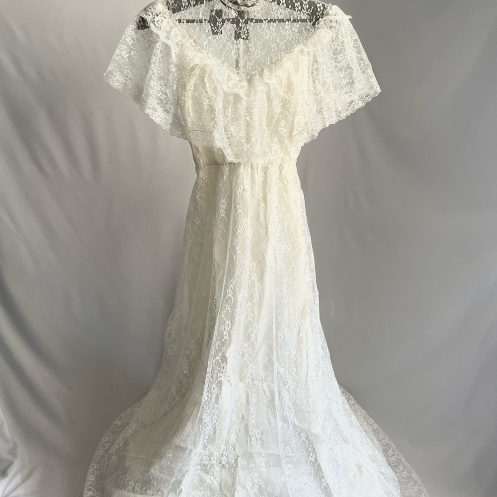 Vintage Ruffled Tiered Off-Shoulder Bridal Gown